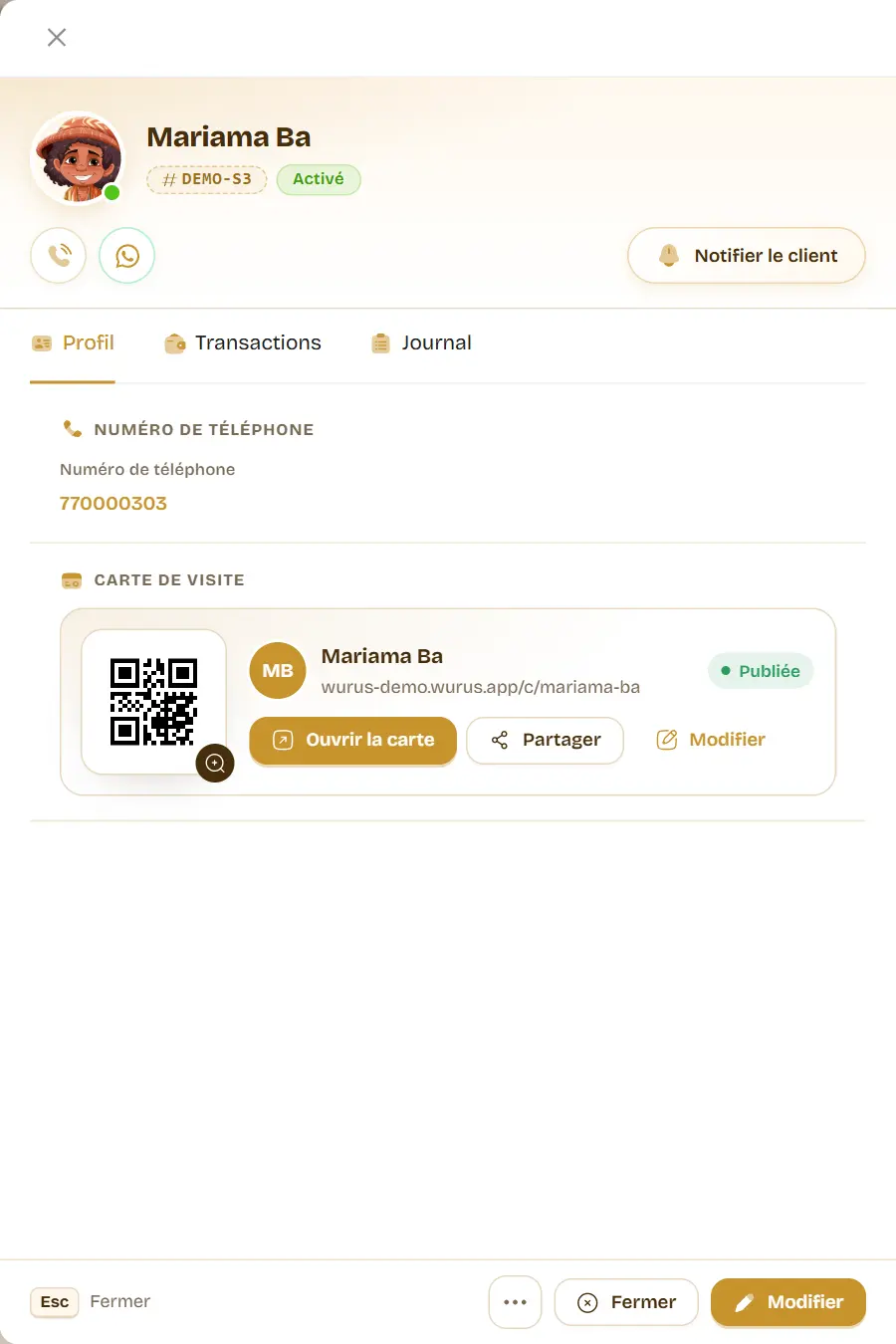 La fiche d'une collaboratrice avec sa section Carte de visite : QR code, adresse de la carte, Ouvrir la carte et Partager.